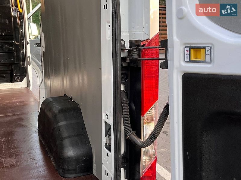 Вантажний фургон Ford Transit 2019 в Маневичах