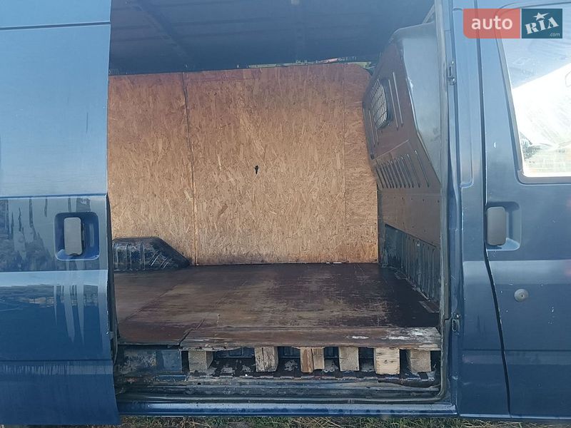 Вантажний фургон Ford Transit 2005 в Новому Бузі