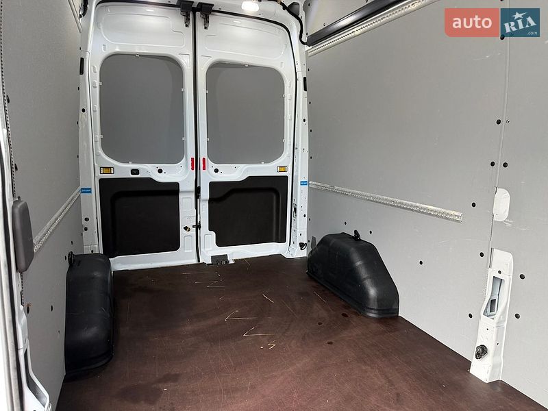 Вантажний фургон Ford Transit 2020 в Ірпені