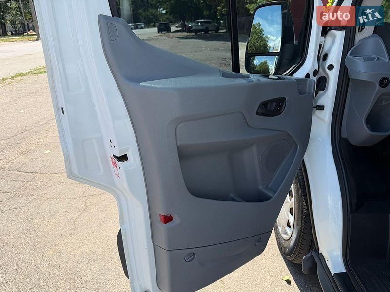 Вантажний фургон Ford Transit 2017 в Миколаєві