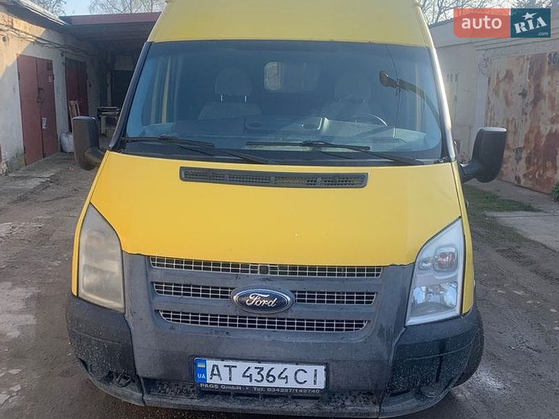 Вантажний фургон Ford Transit 2013 в Івано-Франківську