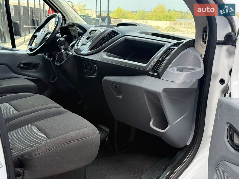 Вантажний фургон Ford Transit 2018 в Дубні