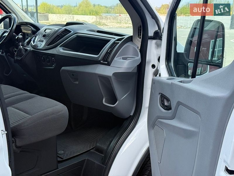 Вантажний фургон Ford Transit 2018 в Дубні