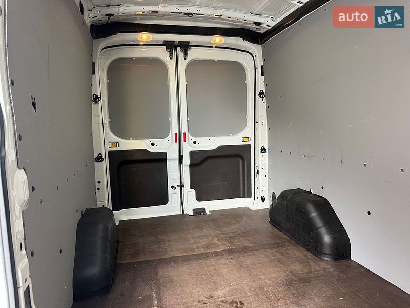Вантажний фургон Ford Transit 2018 в Дубні