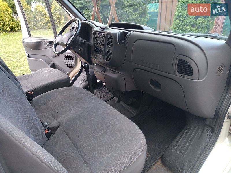 Вантажний фургон Ford Transit 2002 в Луцьку