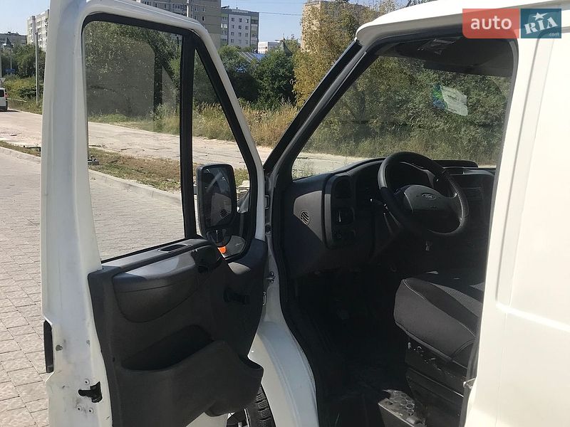Грузовой фургон Ford Transit 2001 в Львове