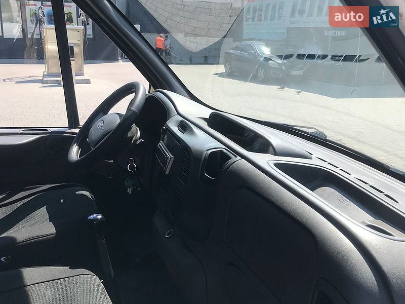 Грузовой фургон Ford Transit 2001 в Львове