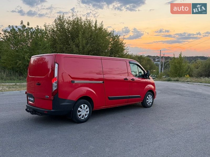 Вантажний фургон Ford Transit 2015 в Рівному