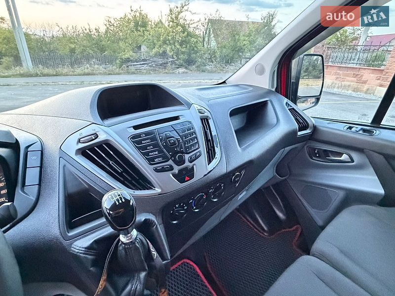 Вантажний фургон Ford Transit 2015 в Рівному