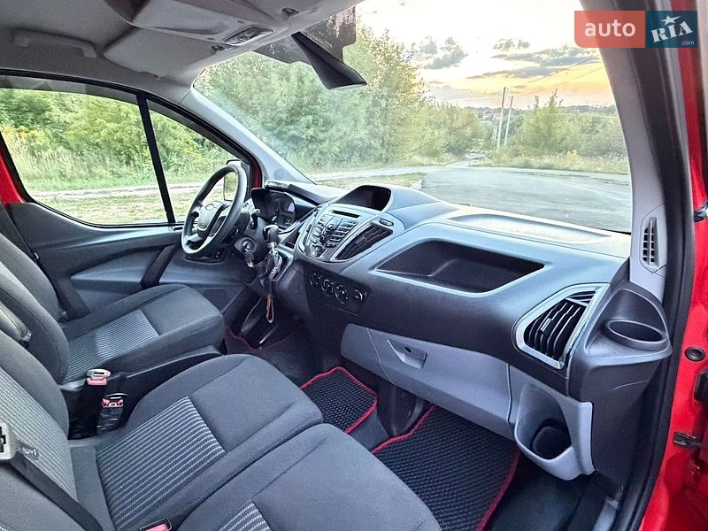 Вантажний фургон Ford Transit 2015 в Рівному