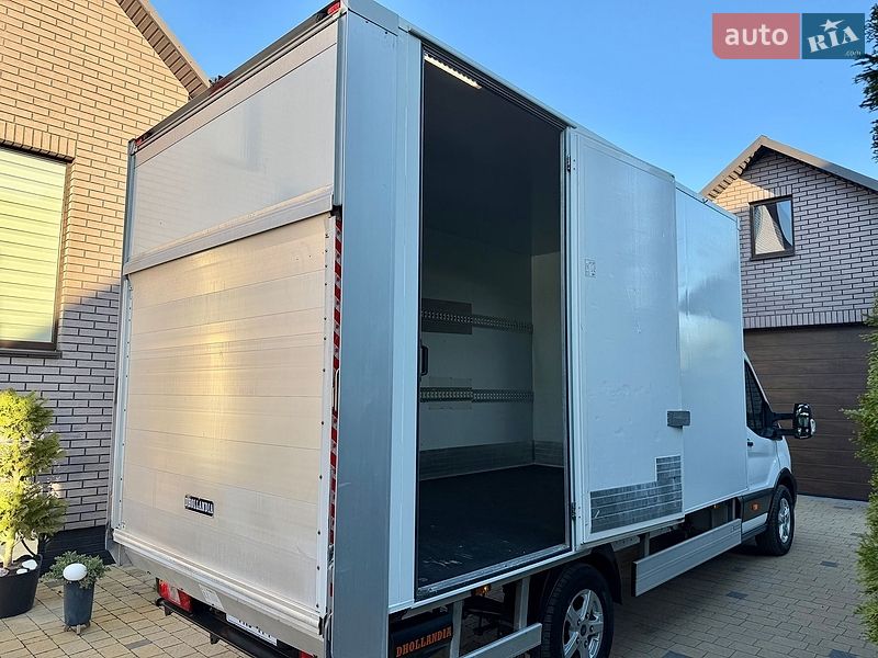 Вантажний фургон Ford Transit 2021 в Радивиліві