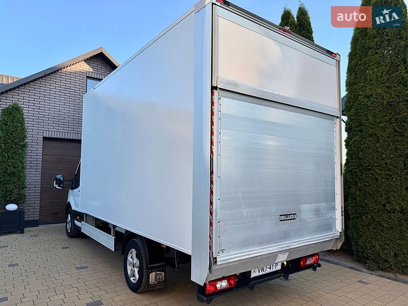Вантажний фургон Ford Transit 2021 в Радивиліві