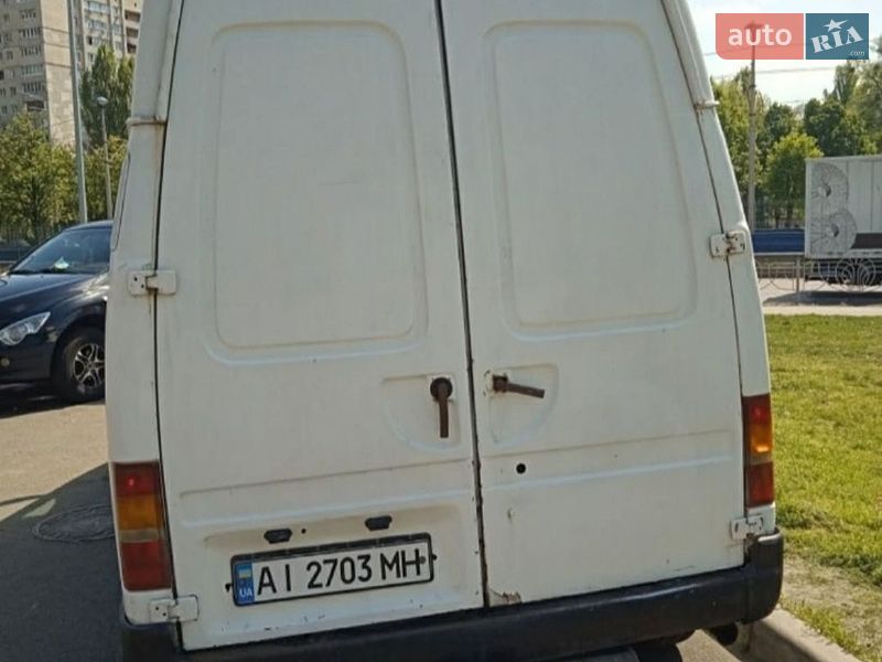 Микроавтобус Ford Transit 2000 в Пулинах
