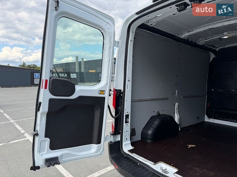 Грузовой фургон Ford Transit 2019 в Ирпене