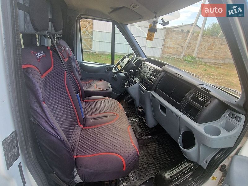 Вантажний фургон Ford Transit 2014 в Рівному