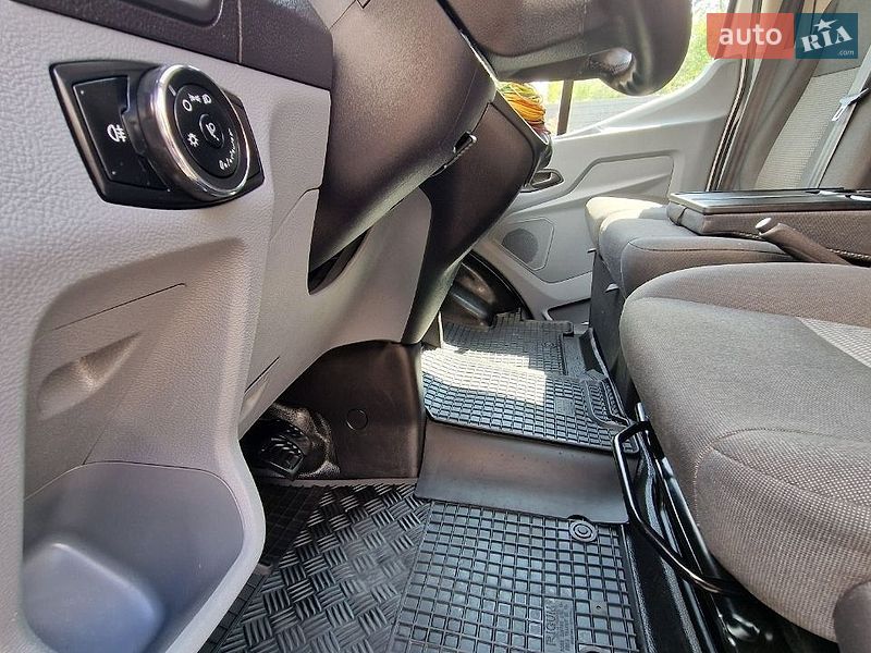 Вантажопасажирський фургон Ford Transit 2016 в Києві