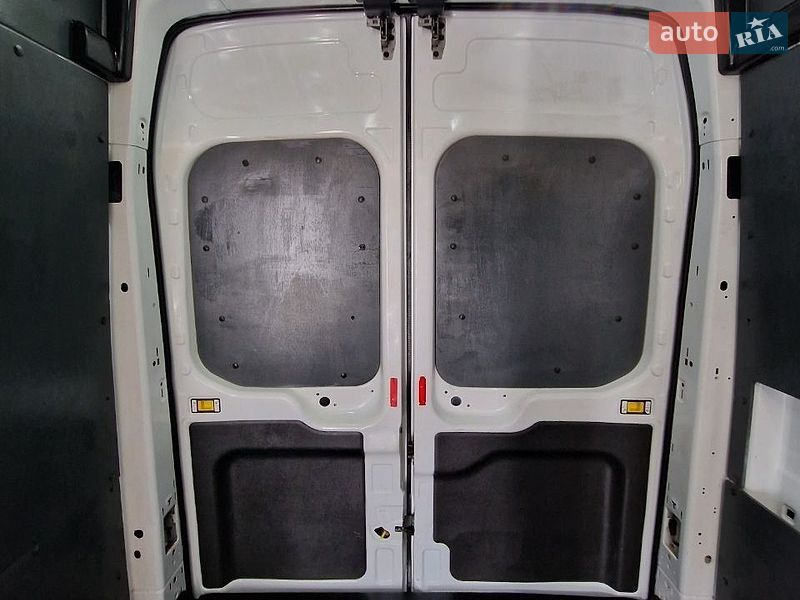 Вантажопасажирський фургон Ford Transit 2016 в Києві