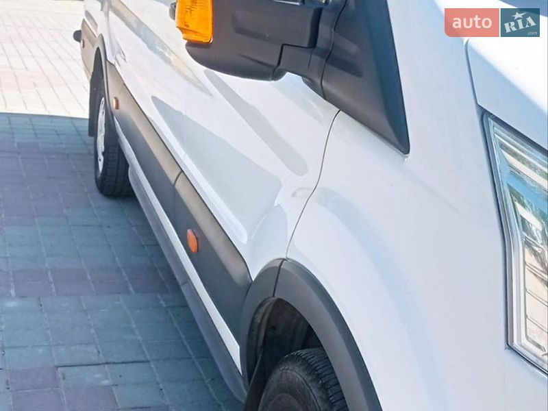 Вантажний фургон Ford Transit 2017 в Калуші