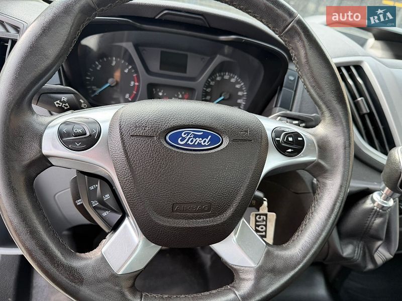Вантажний фургон Ford Transit 2018 в Нововолинську