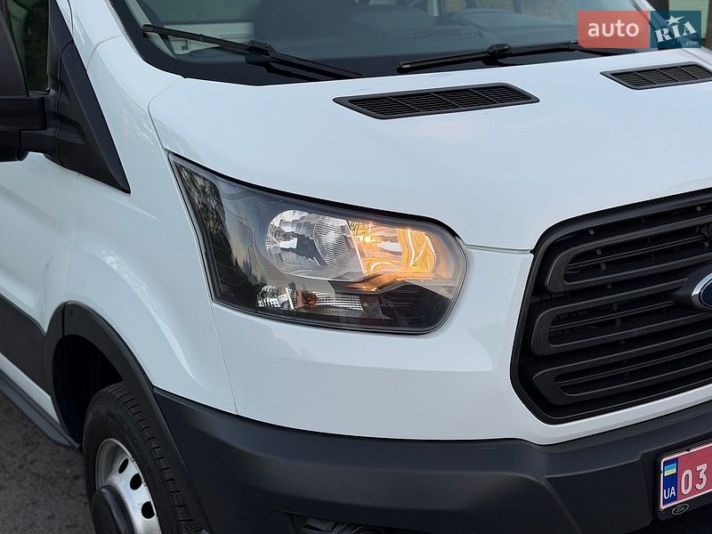 Вантажний фургон Ford Transit 2016 в Дубні