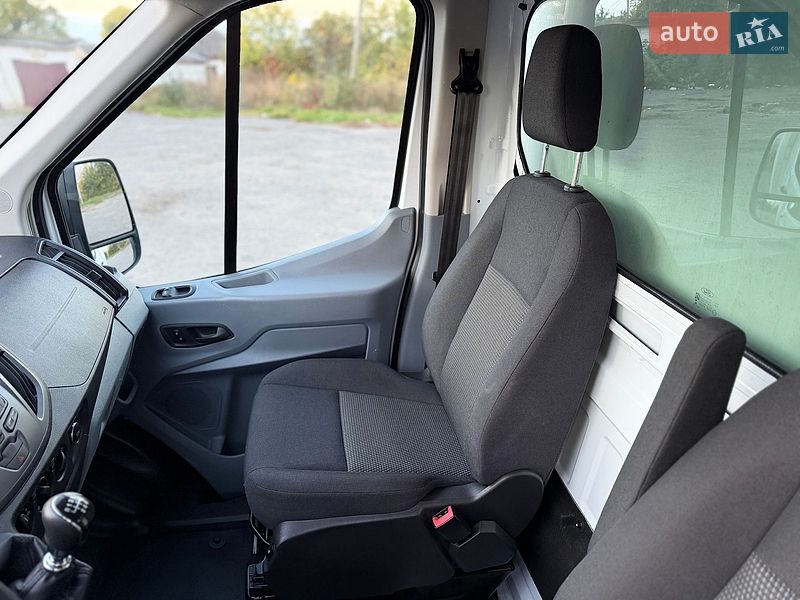 Вантажний фургон Ford Transit 2016 в Дубні