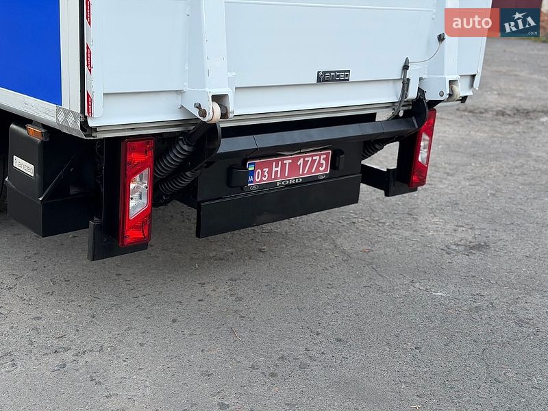 Вантажний фургон Ford Transit 2016 в Дубні
