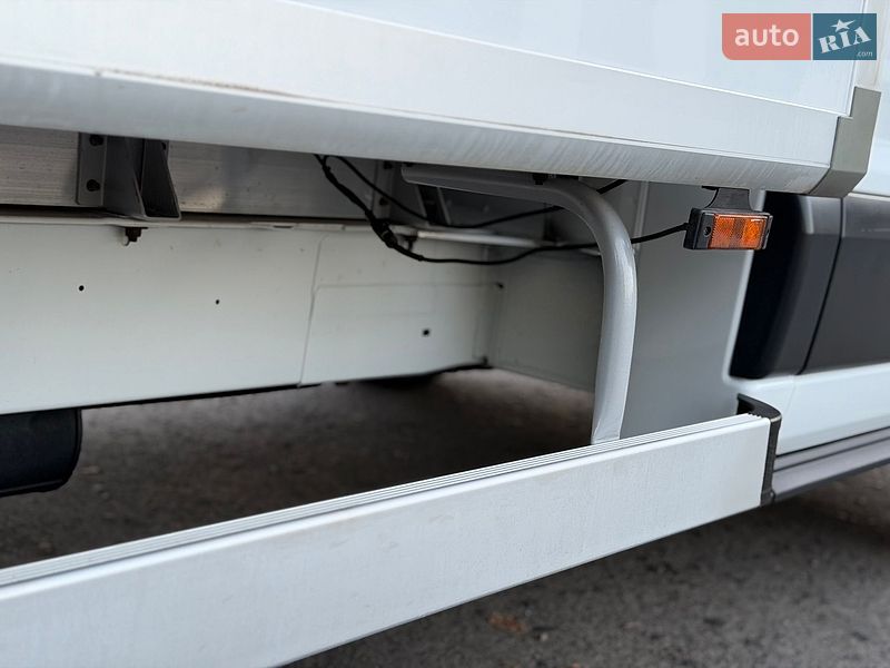 Вантажний фургон Ford Transit 2016 в Дубні