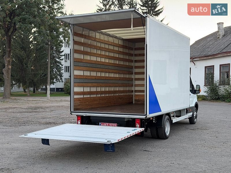 Вантажний фургон Ford Transit 2016 в Дубні