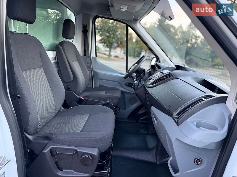 Вантажний фургон Ford Transit 2016 в Дубні