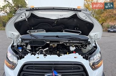 Вантажний фургон Ford Transit 2016 в Дубні
