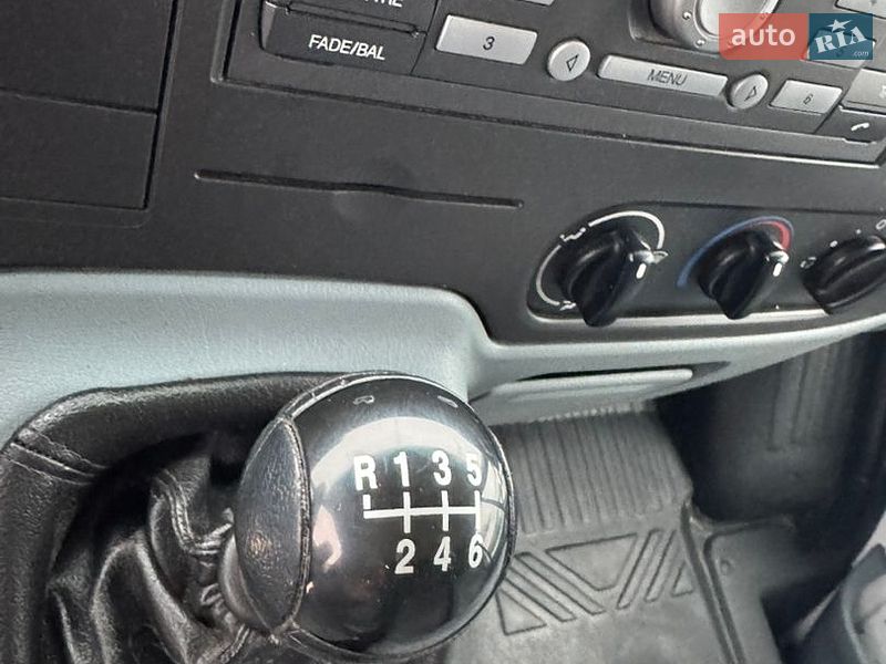 Грузовой фургон Ford Transit 2011 в Львове
