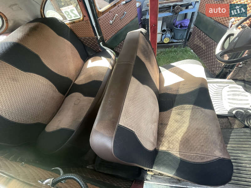 Седан Ford V8 1938 в Чернівцях