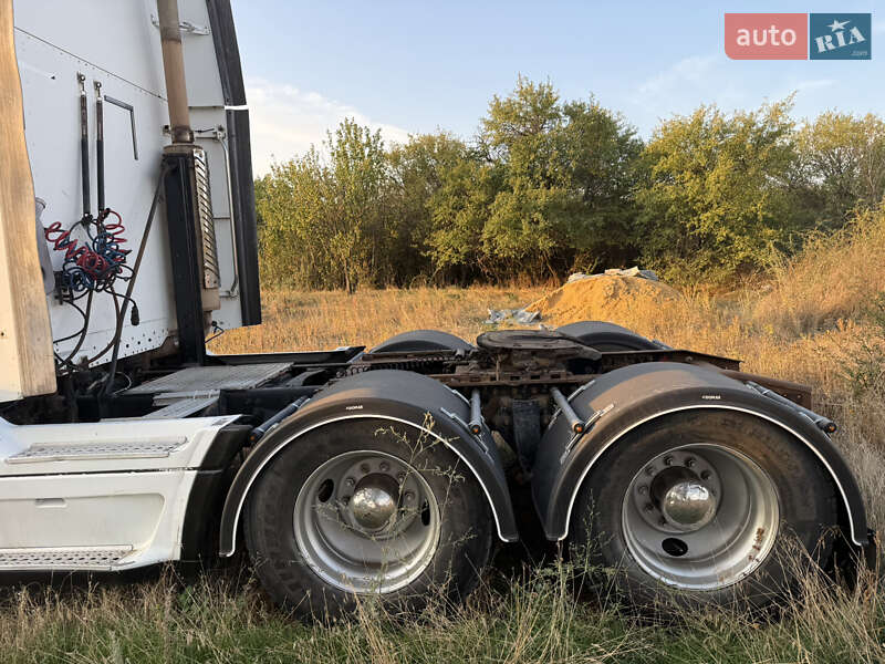Контейнеровоз Freightliner Columbia 2003 в Арбузинке
