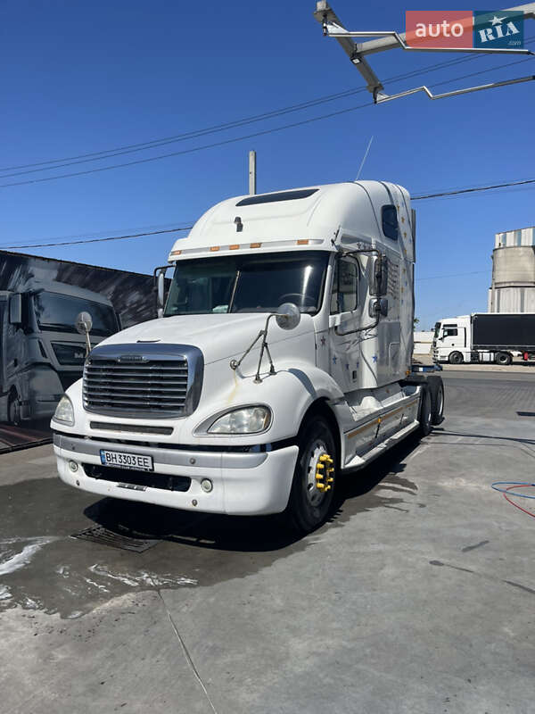 Тягач Freightliner Columbia 2002 в Одессе