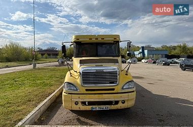 Платформа Freightliner Columbia 2003 в Дніпрі