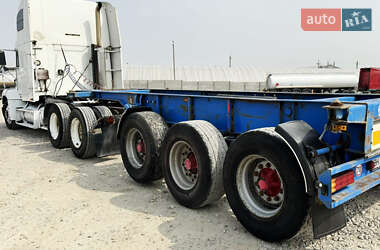Тягач Freightliner FLD 2001 в 
