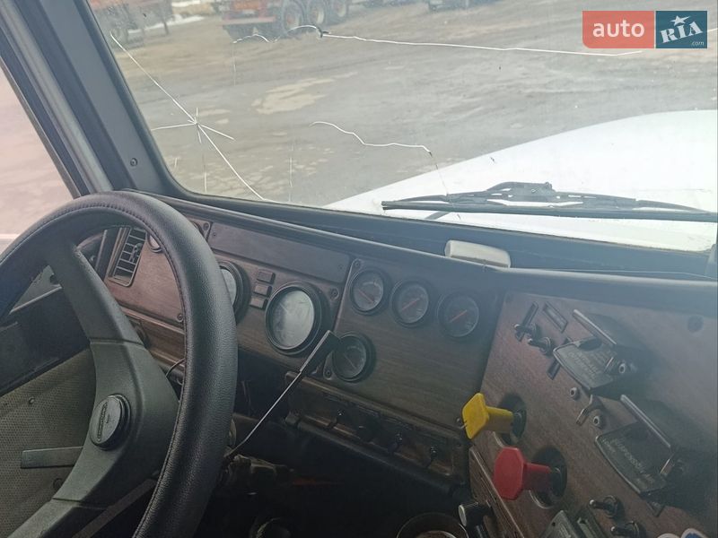 Тягач Freightliner FLD 2001 в Ровно