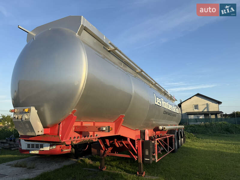 Цистерна Fruehauf Benalu 1996 в Луцке