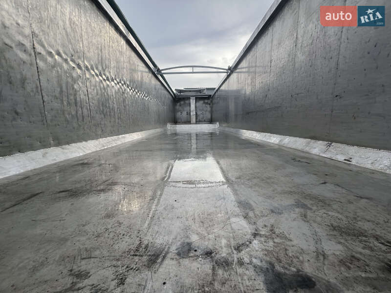 Зерновоз - напівпричіп Fruehauf SAF 2013 в Рівному