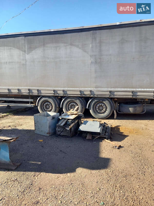 Тентований борт (штора) - напівпричіп Fruehauf SAF 2008 в Мукачевому