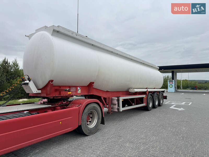 Цистерна напівпричіп Fruehauf SMB 1998 в Львові