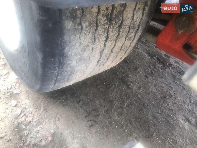 Бортовий напівпричіп Fruehauf T34 1999 в Львові