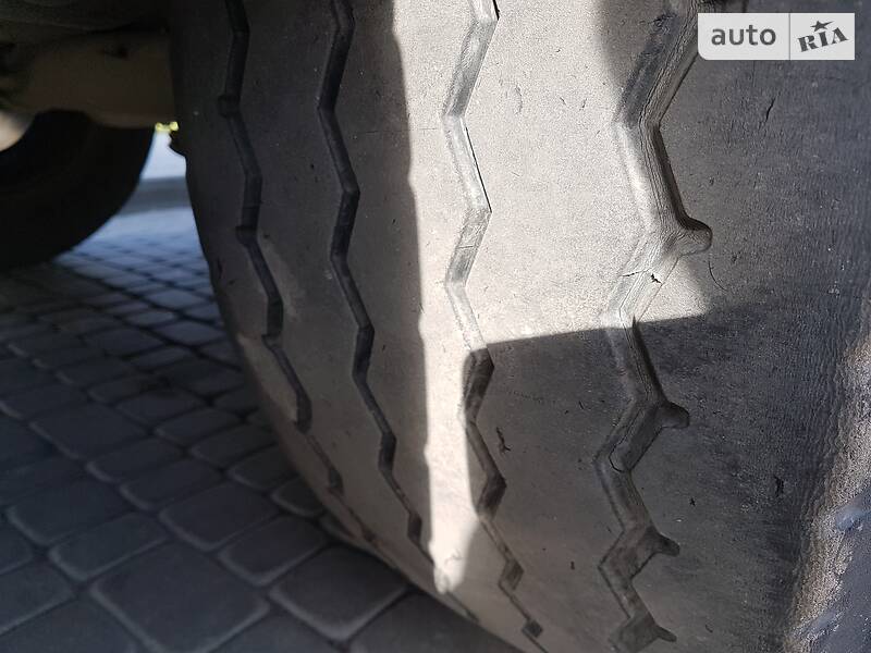 Изотермическая будка Fruehauf T34T1RP 2007 в Радехове