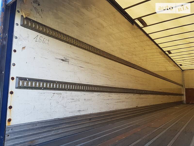 Изотермическая будка Fruehauf T34T1RP 2007 в Радехове