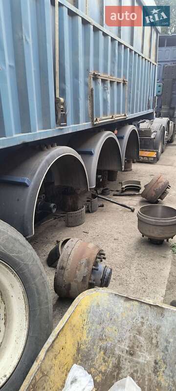 Зерновоз - полуприцеп Fruehauf TF34C1 1998 в Гайвороне