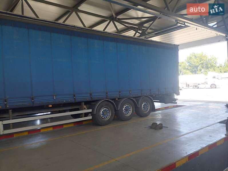 Бортовий напівпричіп Fruehauf TX 34C 2008 в Києві