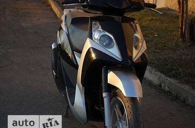 Макси-скутер G-max SH 2009 в 