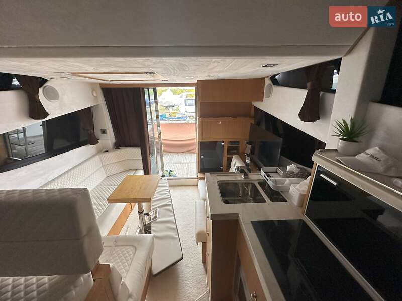 Моторная яхта Galeon 380 2018 в Киеве фото 6 Моторная яхта Galeon 380 2018 в Киеве