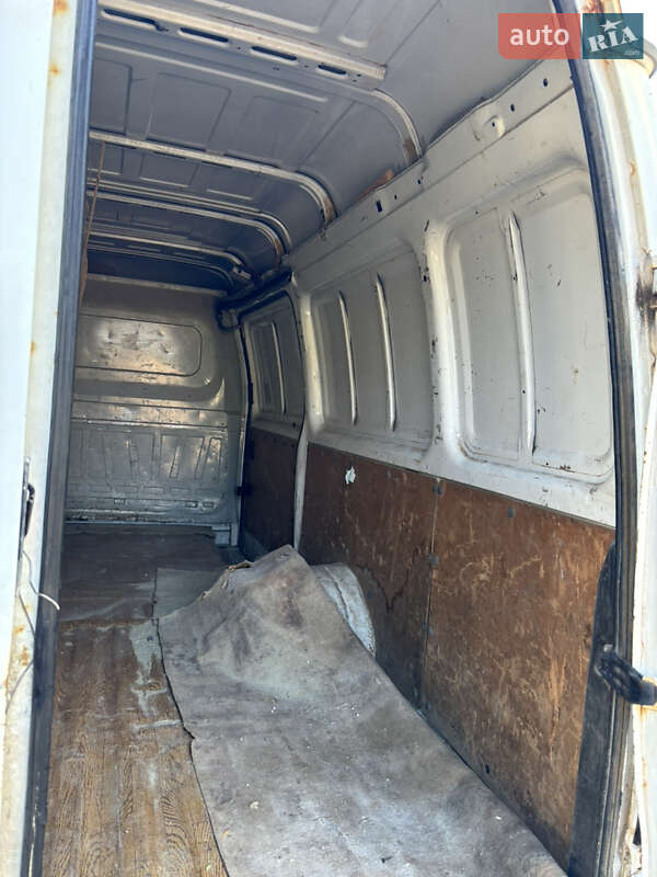 Грузовой фургон ГАЗ 2705 Газель 2002 в Воловце