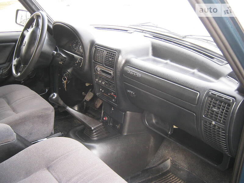 Седан ГАЗ 3110 Волга 1999 в Миргороді